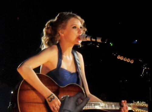 Taylor Swift — March 27 - Dublin, Republic of Ireland — photo 2
