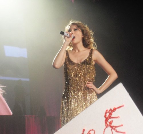 Taylor Swift — March 27 - Dublin, Republic of Ireland — photo 4