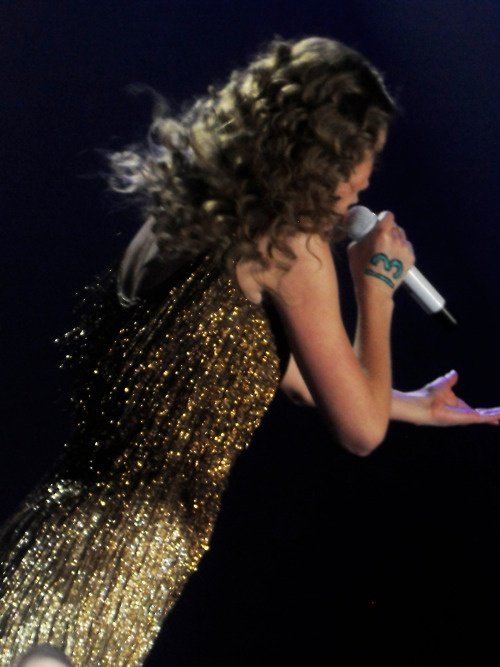 Taylor Swift — March 27 - Dublin, Republic of Ireland — photo 7