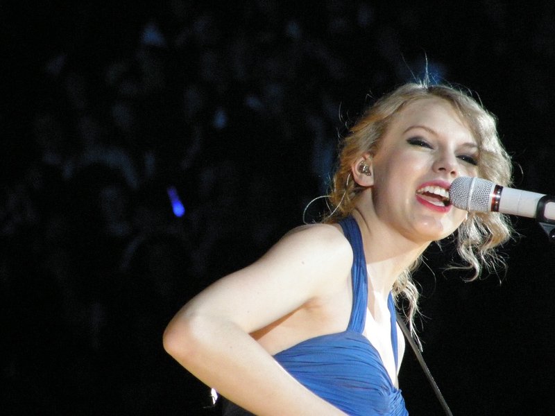 Taylor Swift — March 27 - Dublin, Republic of Ireland — photo 11