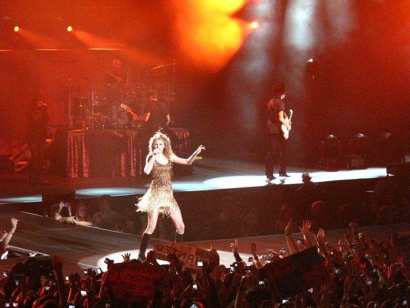 Taylor Swift — March 27 - Dublin, Republic of Ireland — photo 18
