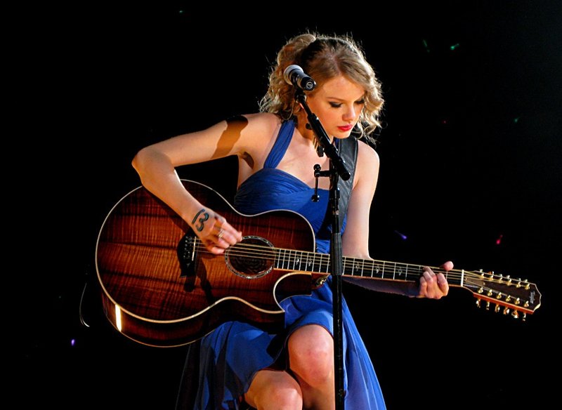 Taylor Swift — March 27 - Dublin, Republic of Ireland — photo 20