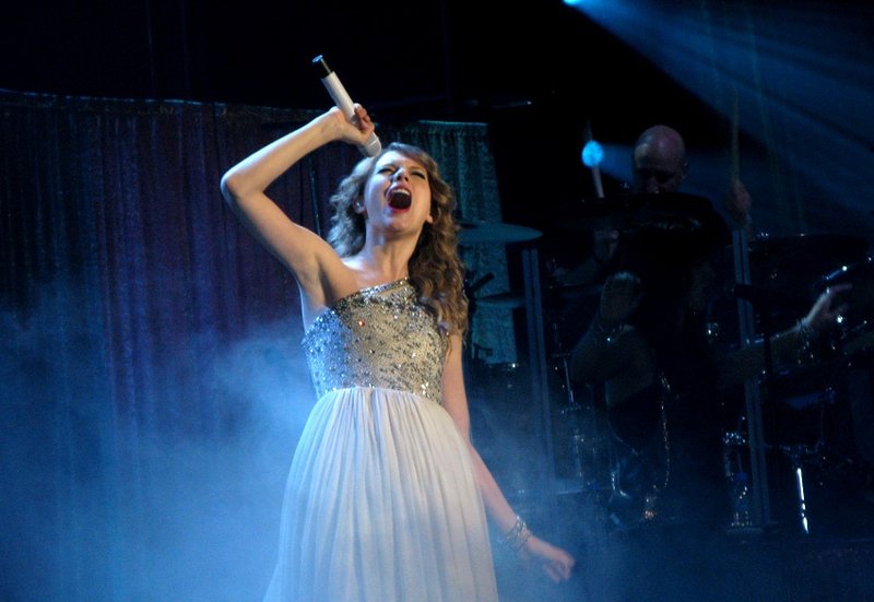 Taylor Swift — March 27 - Dublin, Republic of Ireland — photo 28
