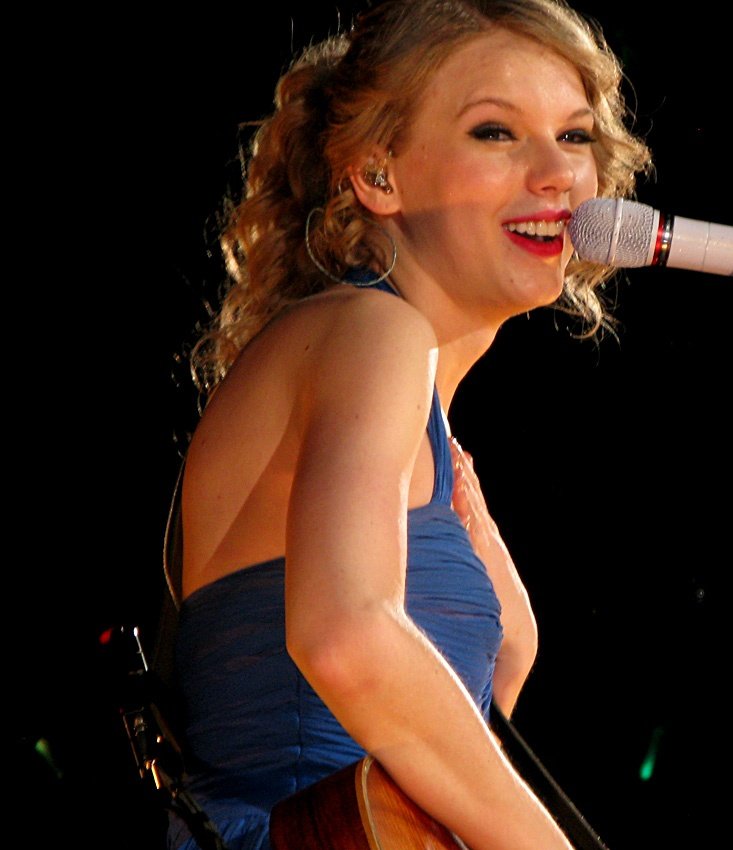 Taylor Swift — March 27 - Dublin, Republic of Ireland — photo 30