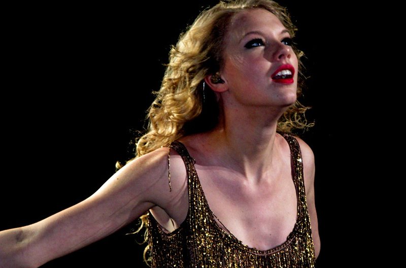 Taylor Swift — March 27 - Dublin, Republic of Ireland — photo 36