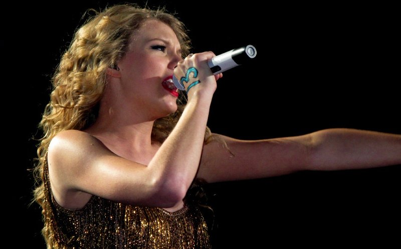 Taylor Swift — March 27 - Dublin, Republic of Ireland — photo 37