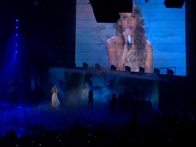 Taylor Swift — March 27 - Dublin, Republic of Ireland — photo 38