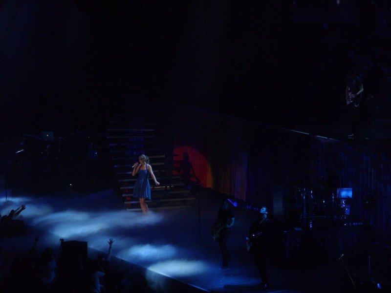 Taylor Swift — March 27 - Dublin, Republic of Ireland — photo 42