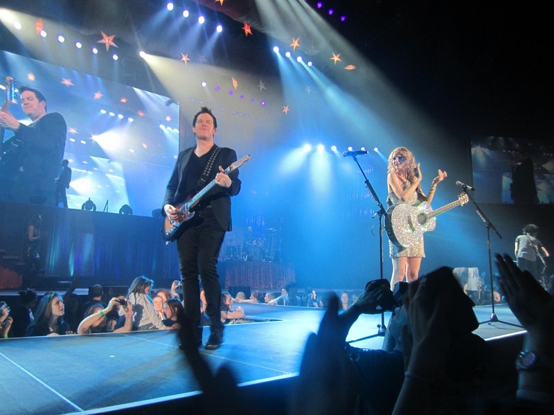 Taylor Swift — March 27 - Dublin, Republic of Ireland — photo 49
