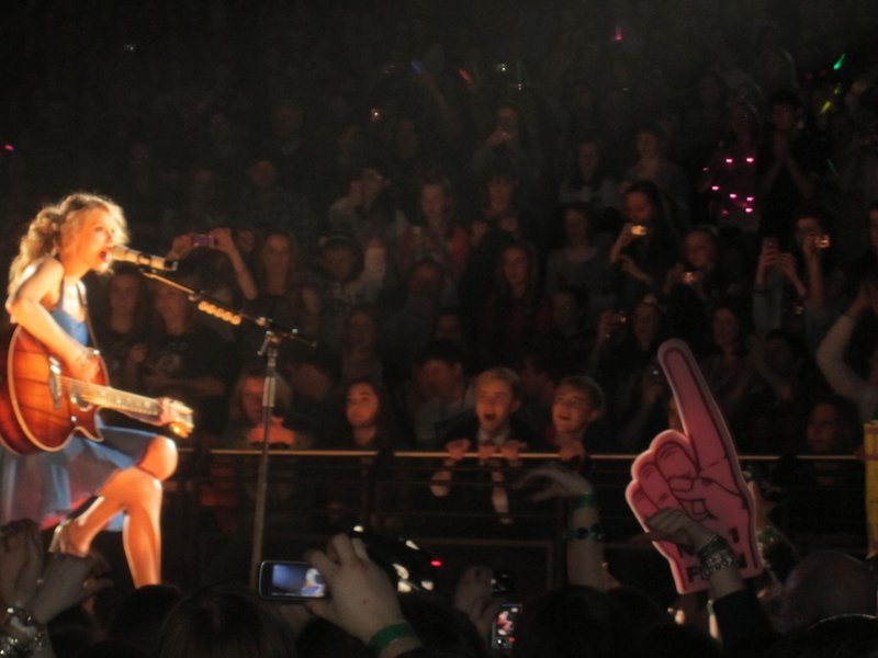 Taylor Swift — March 27 - Dublin, Republic of Ireland — photo 60