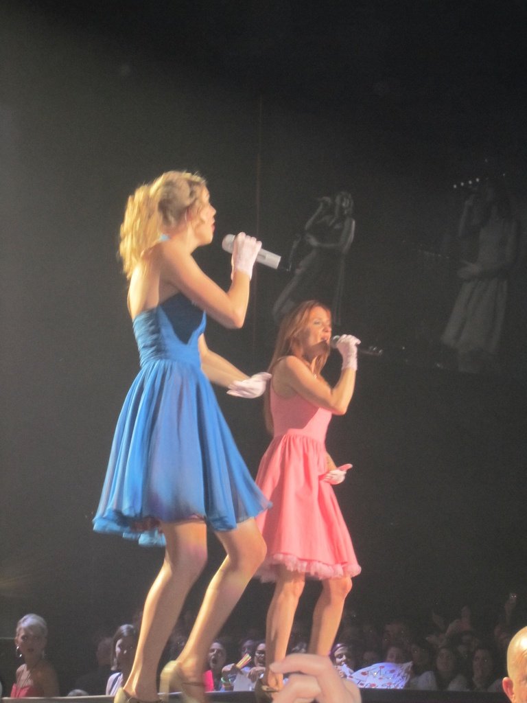 Taylor Swift — March 27 - Dublin, Republic of Ireland — photo 62