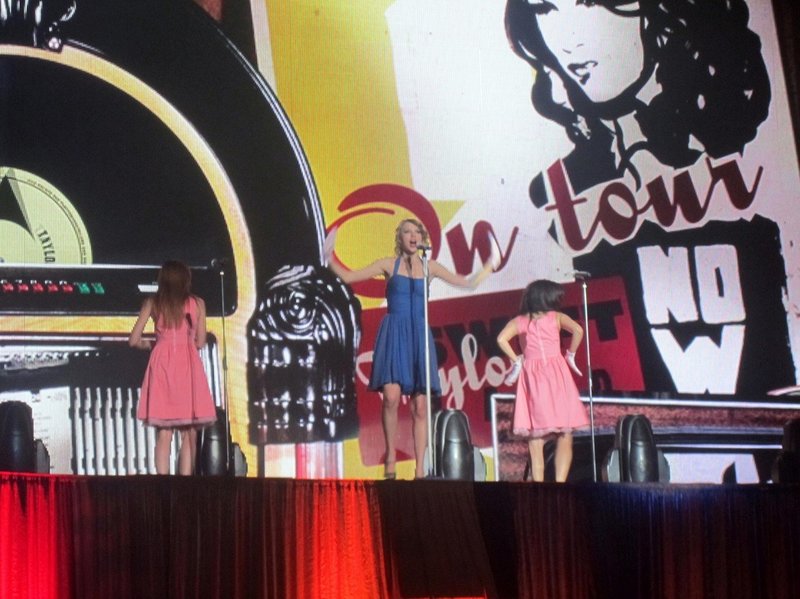 Taylor Swift — March 27 - Dublin, Republic of Ireland — photo 65
