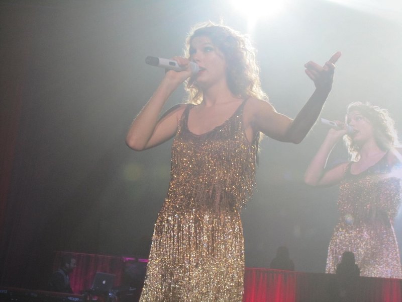 Taylor Swift — March 27 - Dublin, Republic of Ireland — photo 74