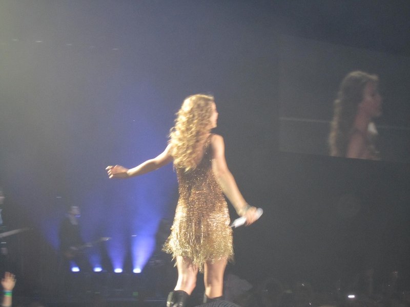 Taylor Swift — March 27 - Dublin, Republic of Ireland — photo 75