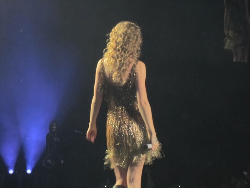 Taylor Swift — March 27 - Dublin, Republic of Ireland — photo 76