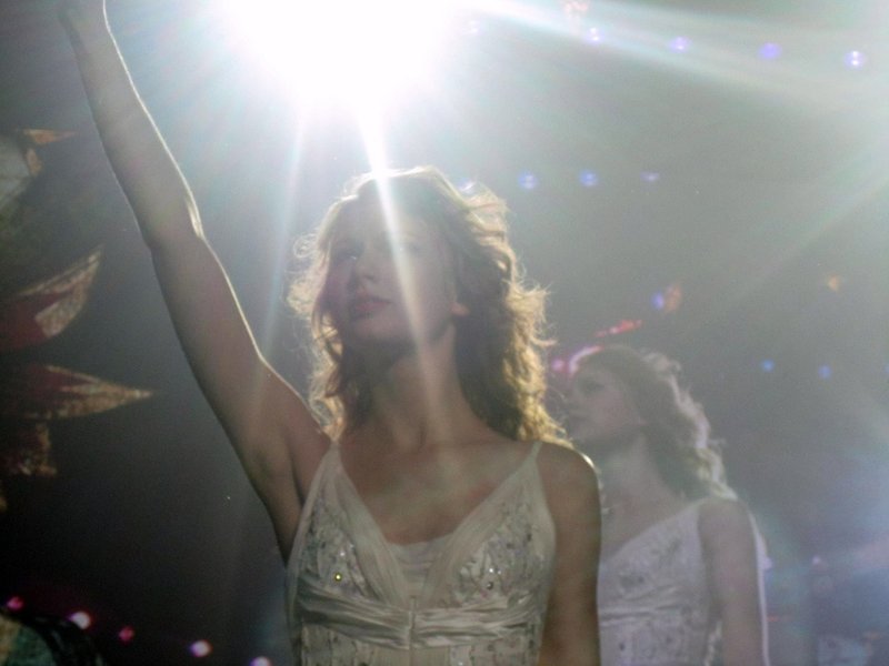 Taylor Swift — March 27 - Dublin, Republic of Ireland — photo 81