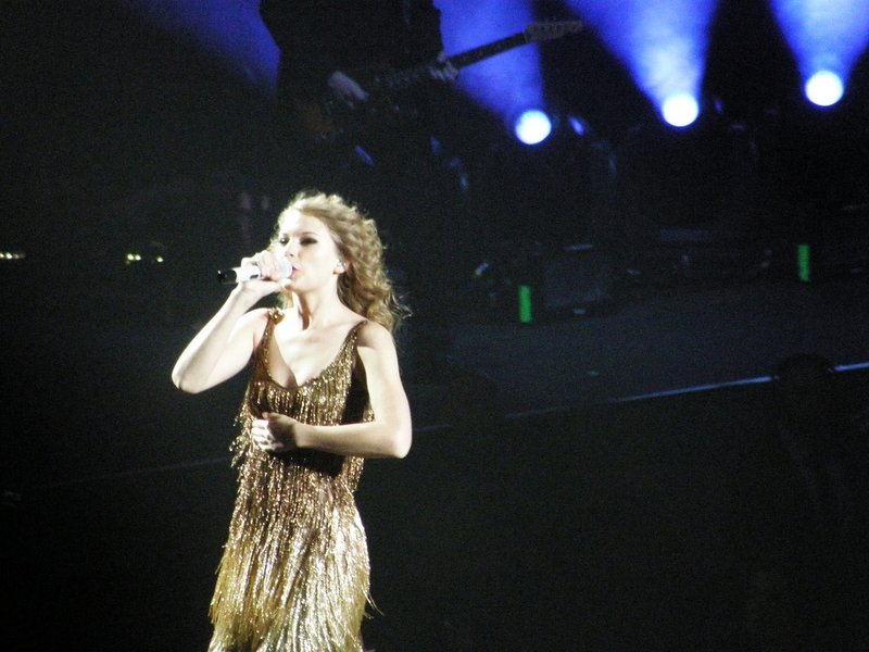 Taylor Swift — March 27 - Dublin, Republic of Ireland — photo 88