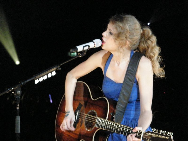 Taylor Swift — March 27 - Dublin, Republic of Ireland — photo 89