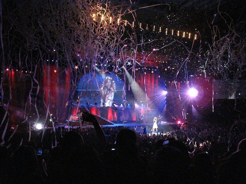 Taylor Swift — March 27 - Dublin, Republic of Ireland — photo 94