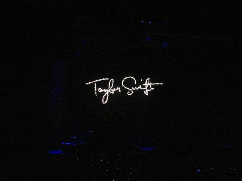 Taylor Swift — March 27 - Dublin, Republic of Ireland — photo 96