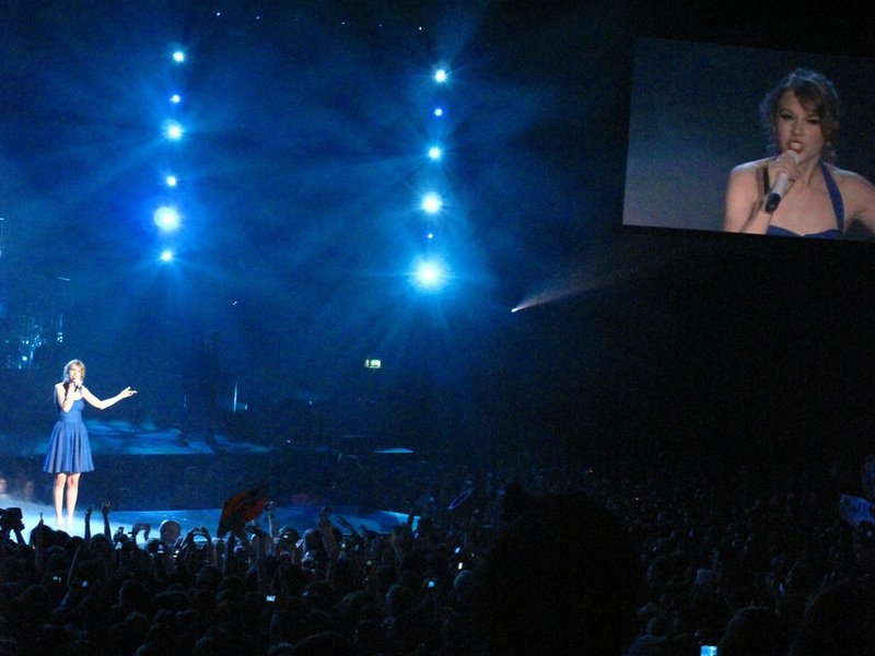 Taylor Swift — March 27 - Dublin, Republic of Ireland — photo 103