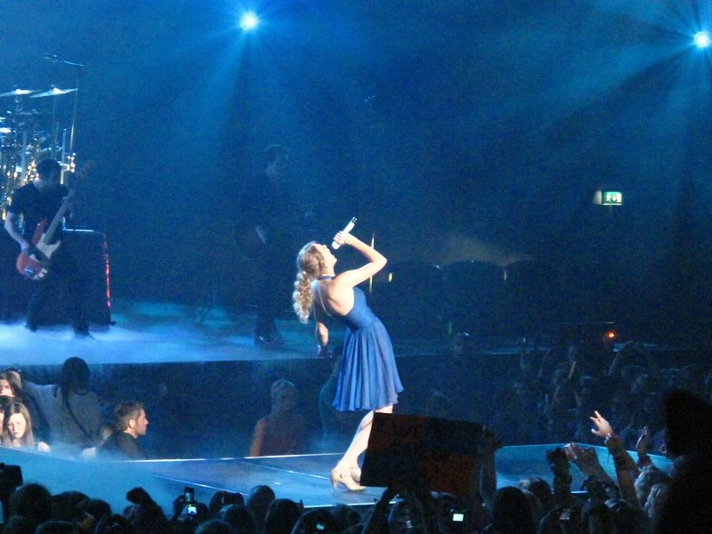 Taylor Swift — March 27 - Dublin, Republic of Ireland — photo 108