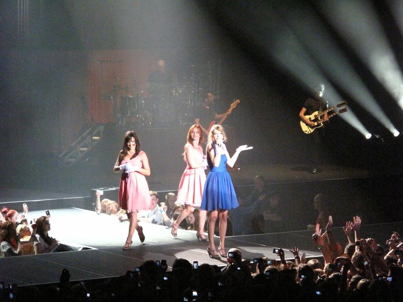 Taylor Swift — March 27 - Dublin, Republic of Ireland — photo 110