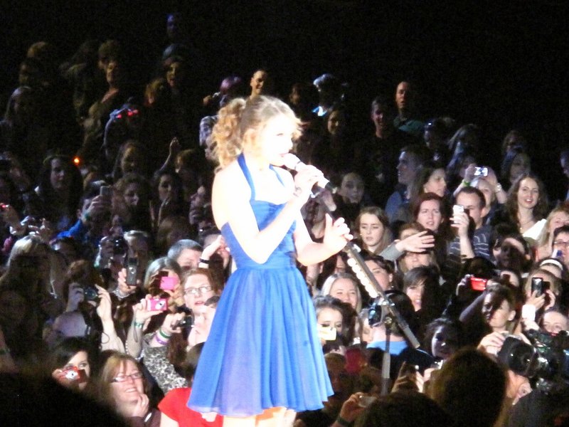 Taylor Swift — March 27 - Dublin, Republic of Ireland — photo 113