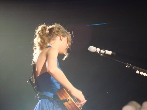 Taylor Swift — March 6 - Brussels, Belgium — photo 7