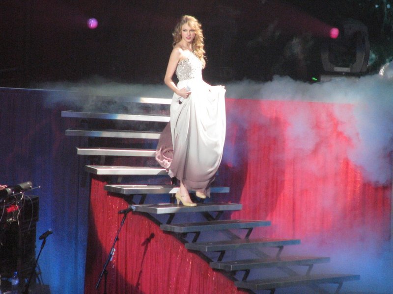 Taylor Swift — March 6 - Brussels, Belgium — photo 10