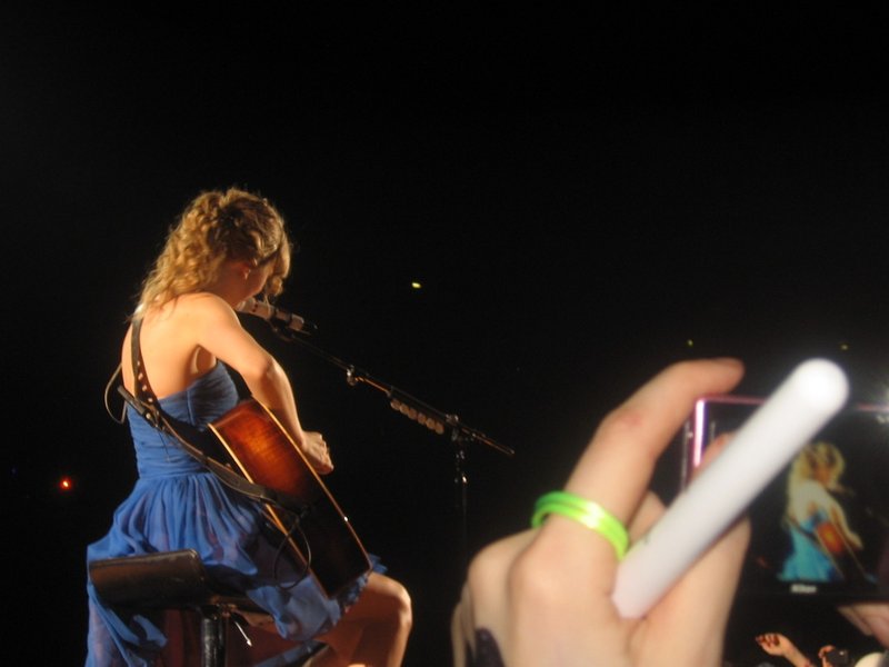 Taylor Swift — March 6 - Brussels, Belgium — photo 14
