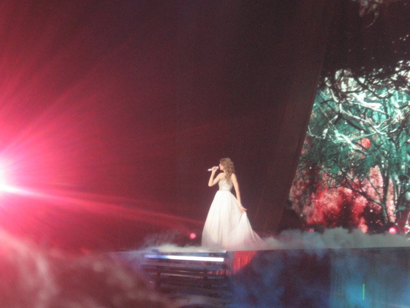 Taylor Swift — March 6 - Brussels, Belgium — photo 16