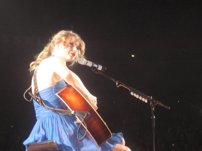 Taylor Swift — March 6 - Brussels, Belgium — photo 18