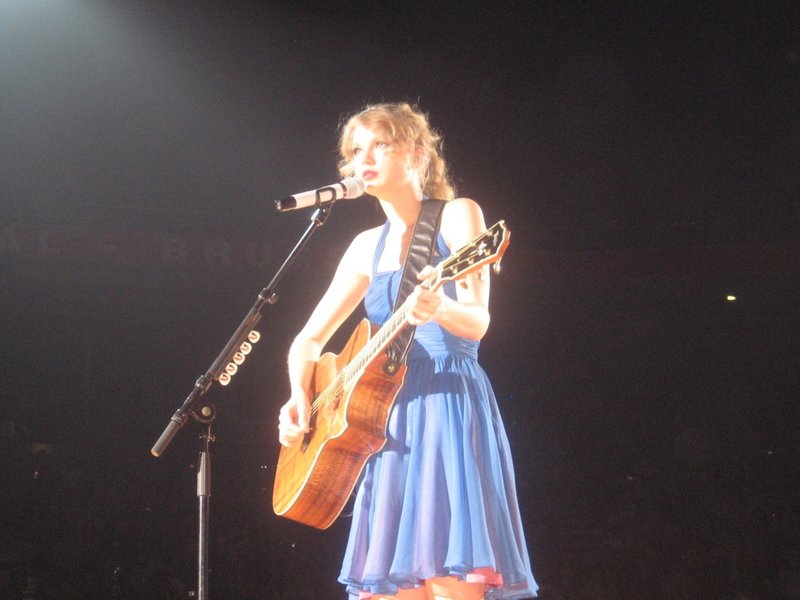 Taylor Swift — March 6 - Brussels, Belgium — photo 19
