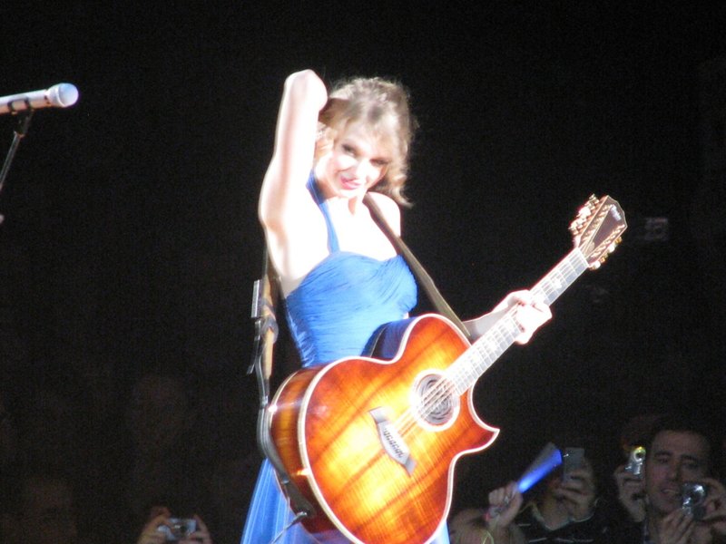 Taylor Swift — March 6 - Brussels, Belgium — photo 24