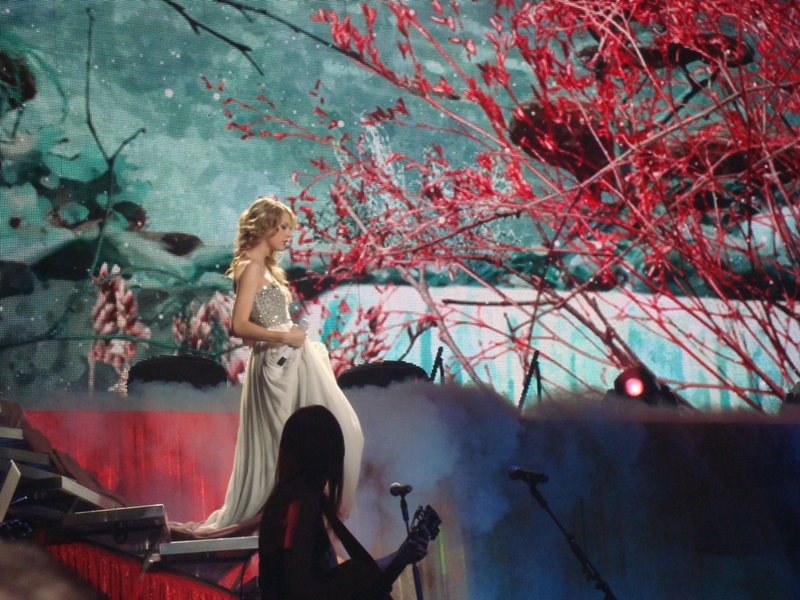 Taylor Swift — March 6 - Brussels, Belgium — photo 25