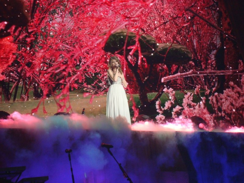 Taylor Swift — March 6 - Brussels, Belgium — photo 26