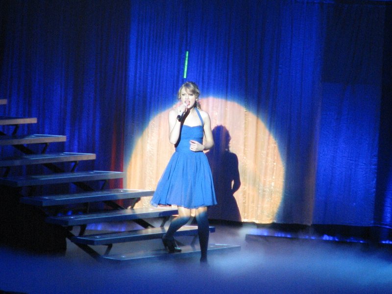 Taylor Swift — March 6 - Brussels, Belgium — photo 28