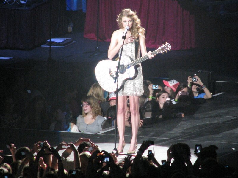 Taylor Swift — March 6 - Brussels, Belgium — photo 29