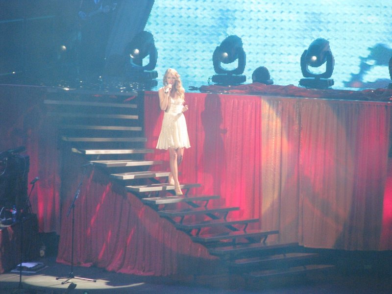 Taylor Swift — March 6 - Brussels, Belgium — photo 30