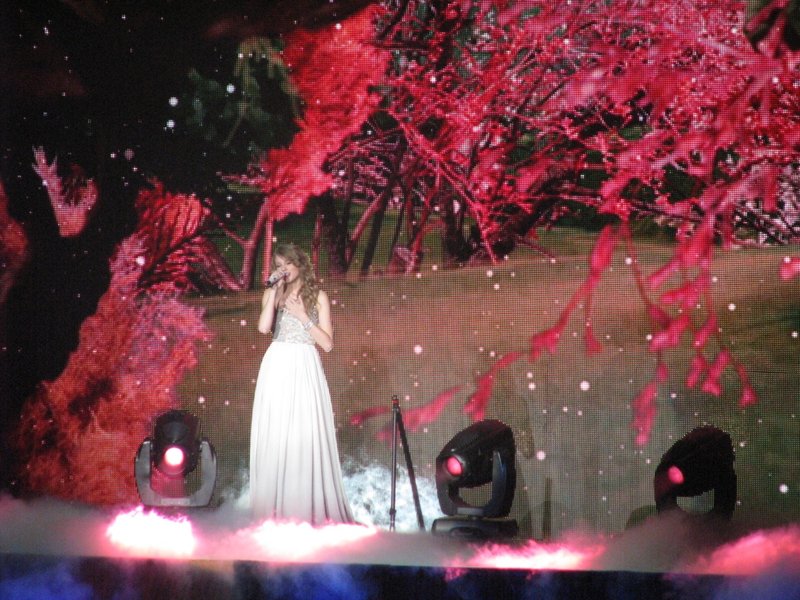 Taylor Swift — March 6 - Brussels, Belgium — photo 32