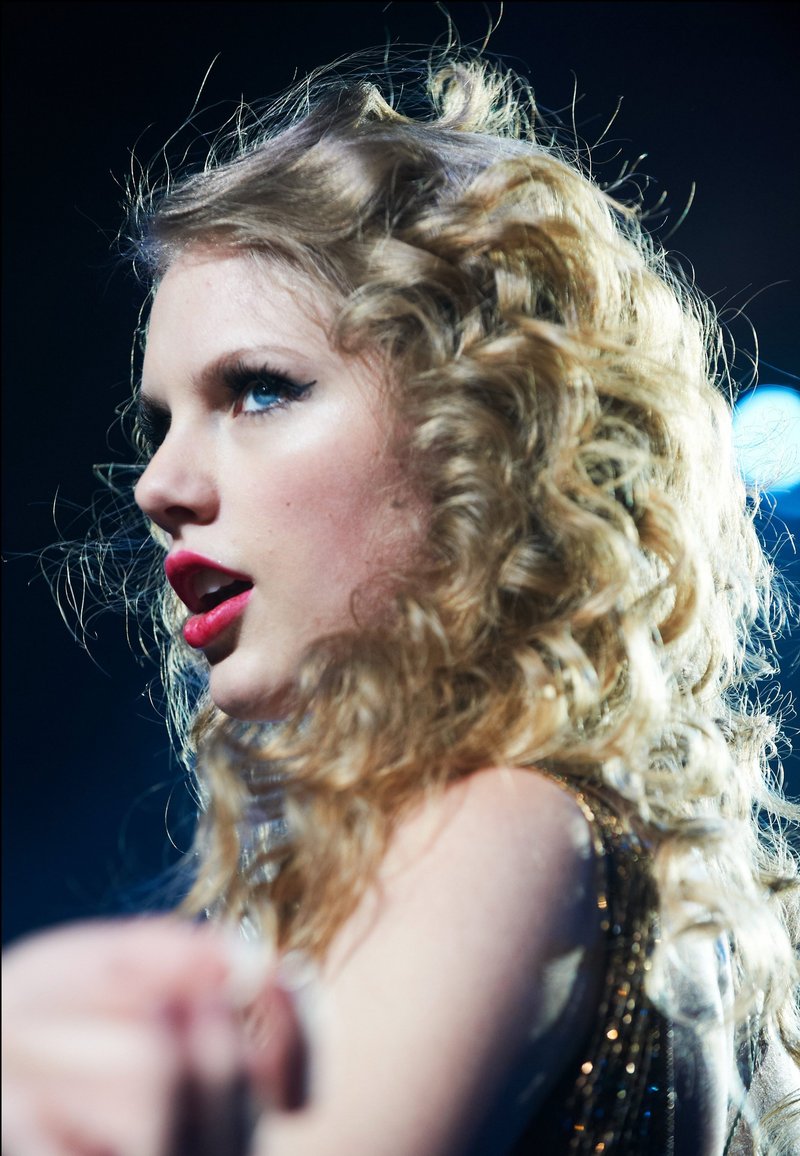 Taylor Swift — March 6 - Brussels, Belgium — photo 34