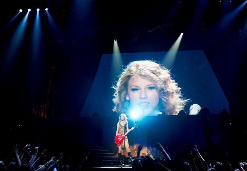 Taylor Swift — March 6 - Brussels, Belgium — photo 36
