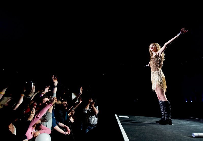 Taylor Swift — March 6 - Brussels, Belgium — photo 37
