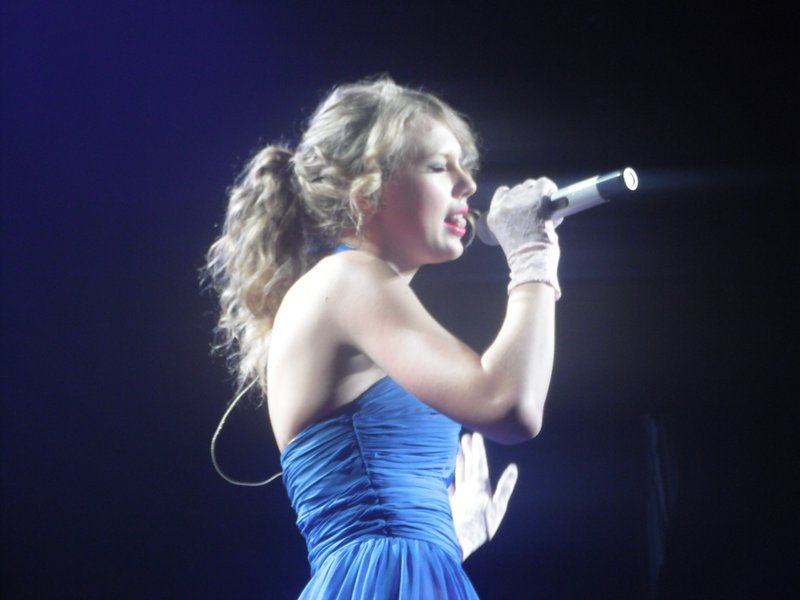 Taylor Swift — March 6 - Brussels, Belgium — photo 58