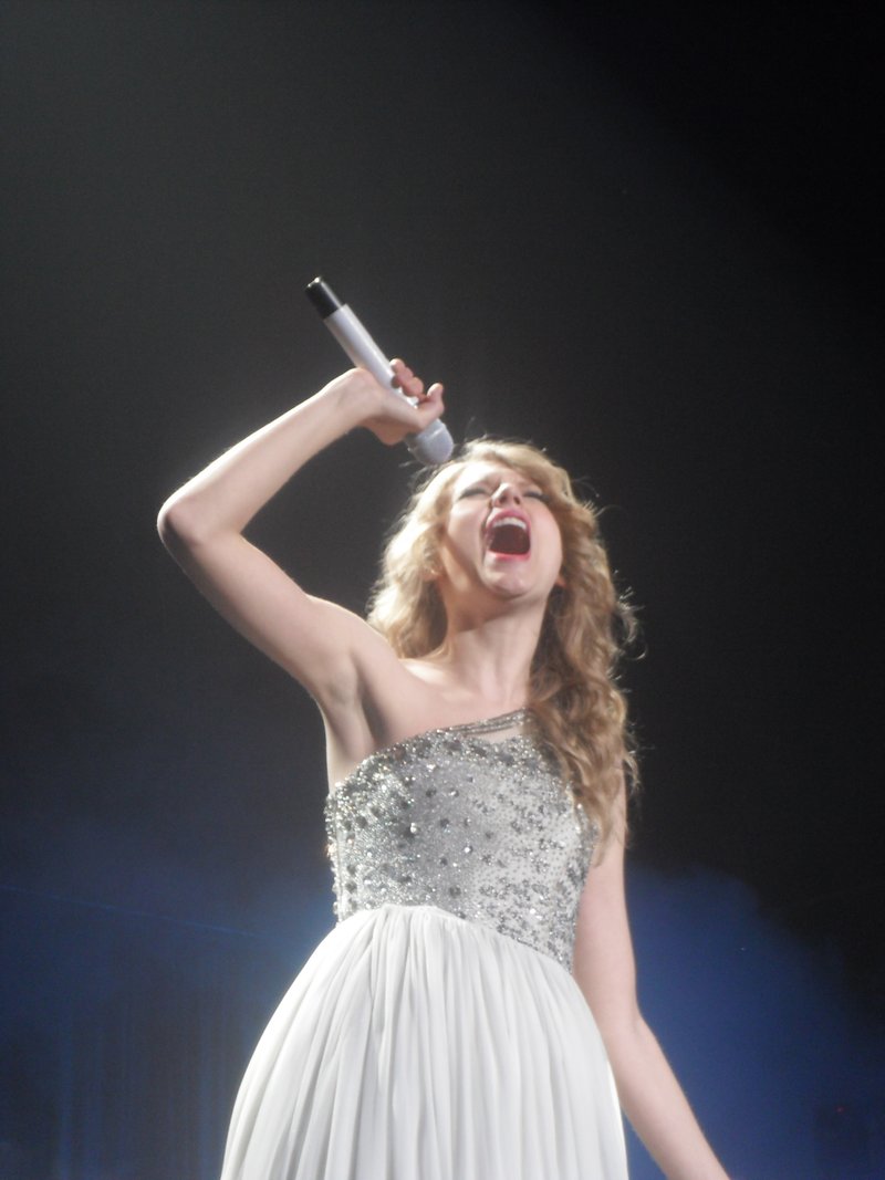 Taylor Swift — March 6 - Brussels, Belgium — photo 60