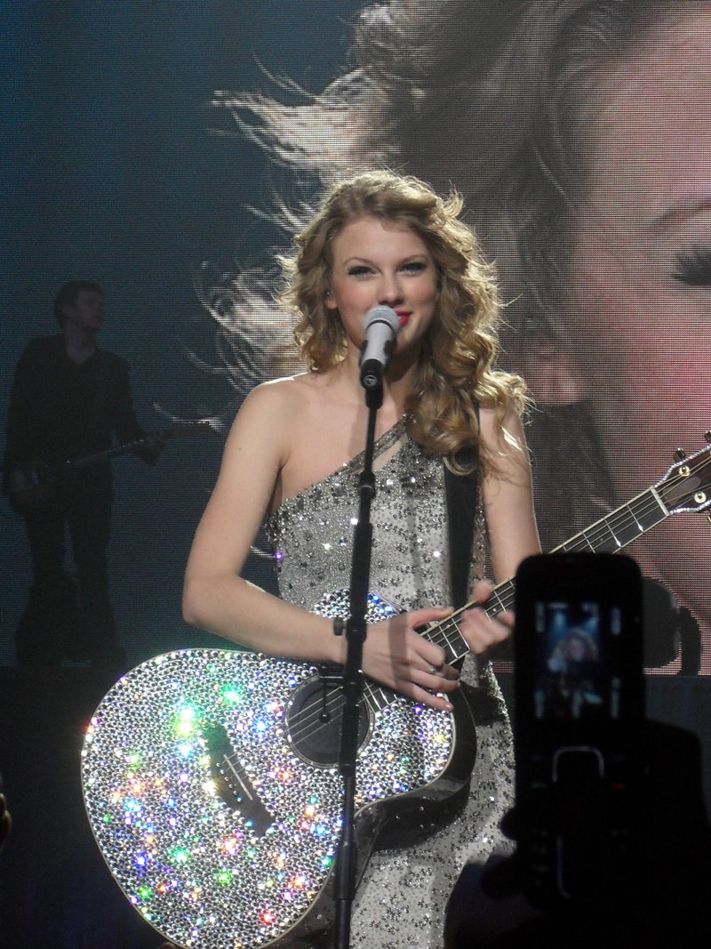 Taylor Swift — March 6 - Brussels, Belgium — photo 61