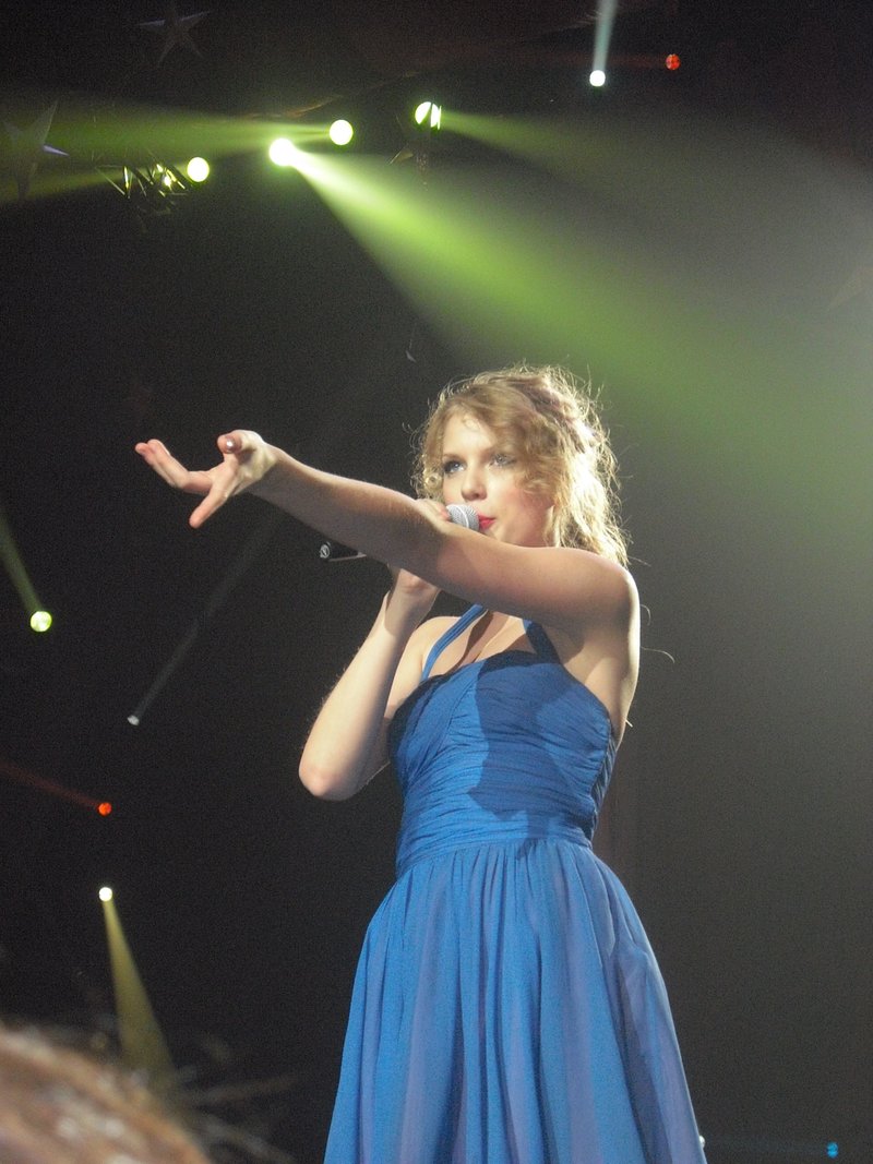 Taylor Swift — March 6 - Brussels, Belgium — photo 63
