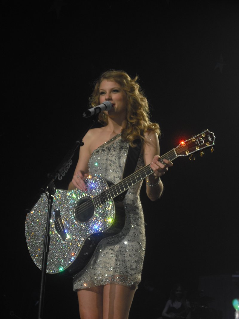 Taylor Swift — March 6 - Brussels, Belgium — photo 64