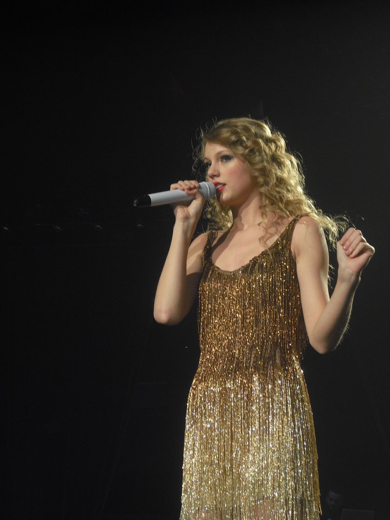 Taylor Swift — March 6 - Brussels, Belgium — photo 66